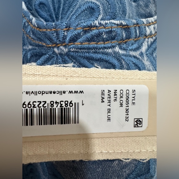 Alice Olivia WEEZY LASERCUT JEAN $695 New With Tag - Picture 6 of 9